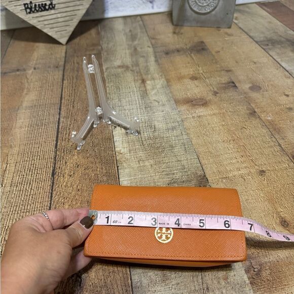 Tory Burch Sunglasses Case - Picture 9 of 12